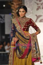 Model walks the ramp for Vikram Phadnis at Aamby Valley India Bridal Week day 4 on 1st Nov 2010 (85).JPG